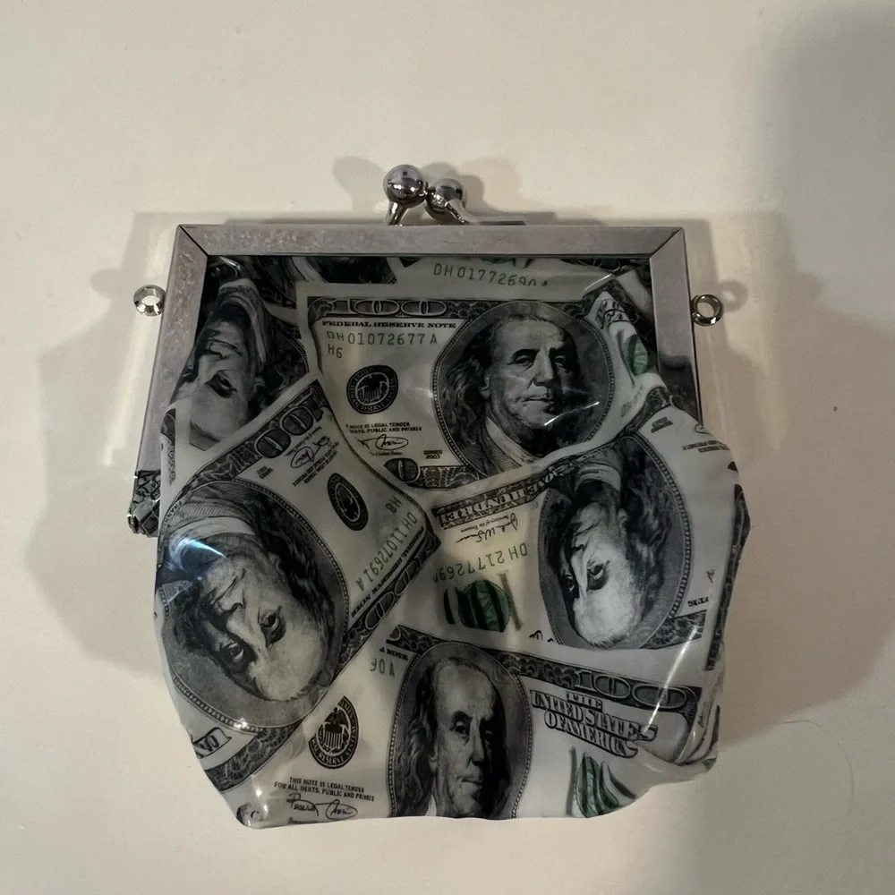 PrettyLittleThing Money Print Plastic Clutch - Picture 2 of 3